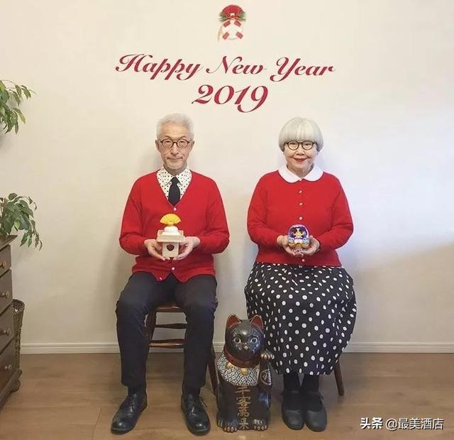 老夫妻愛了40年！每天「穿情侶裝曬恩愛」 粉絲全融化：到老也要這麼幸福