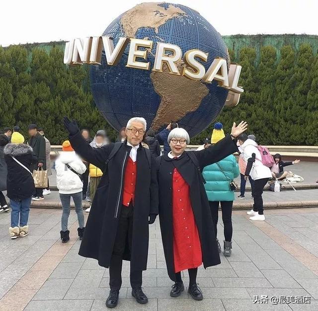 老夫妻愛了40年！每天「穿情侶裝曬恩愛」 粉絲全融化：到老也要這麼幸福