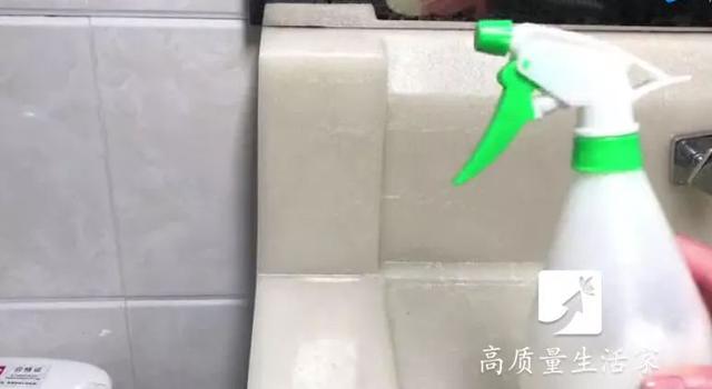 難怪花露水賣得越來越好！看完這「4個妙用」，趕緊在家裡放一瓶 