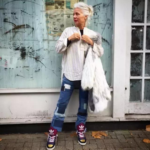 人生已過大半為何不取悅自己？62歲的她「獨自穿著花裙環遊世界」：做回18歲少女