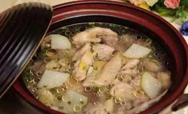 秋雨綿綿喝雞湯驅寒！燉雞湯要記住五個技巧才好喝「比排骨湯更香比魚湯更鮮但是很多人都燉錯了