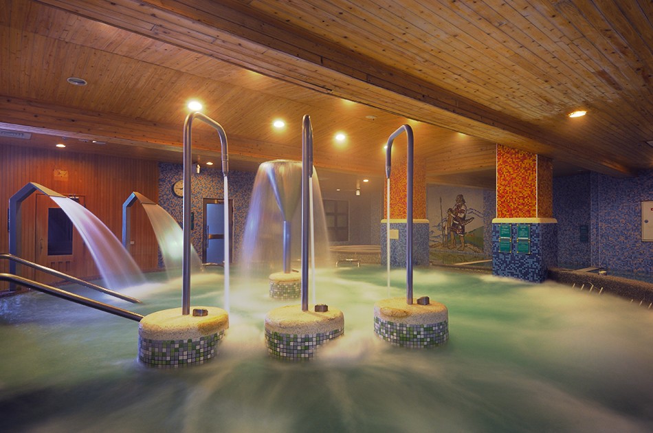 豁出去了！渡假村惡主管逼加班「無薪做功德」  實習生「一天做13小時吃剩飯」集體下山反擊大快人心