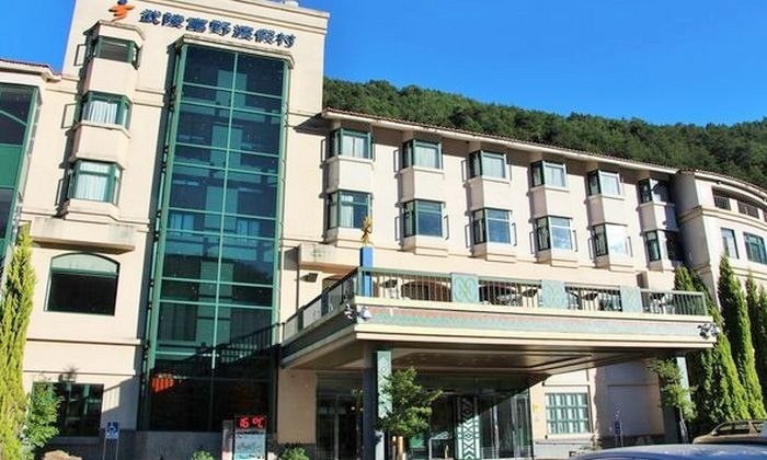 豁出去了！渡假村惡主管逼加班「無薪做功德」  實習生「一天做13小時吃剩飯」集體下山反擊大快人心