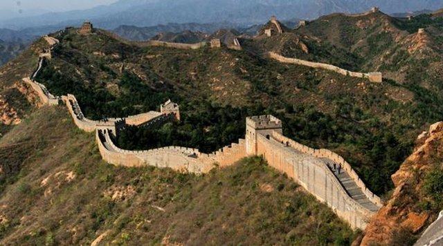 長城為何能千年不倒？秦始皇往裡加了一樣東西，現代人都不捨得用
