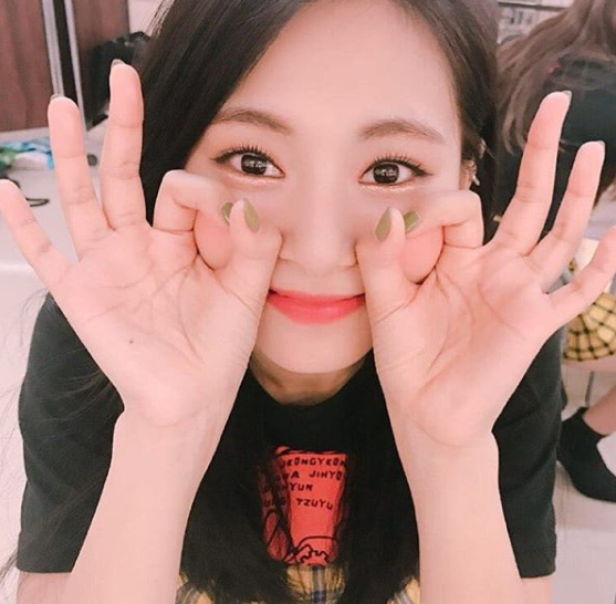 不當明星也可以!子瑜遭起底「家世背景有夠硬」 韓媒挖「爸媽4大驚人秘密」:全台3家醫院和她有關