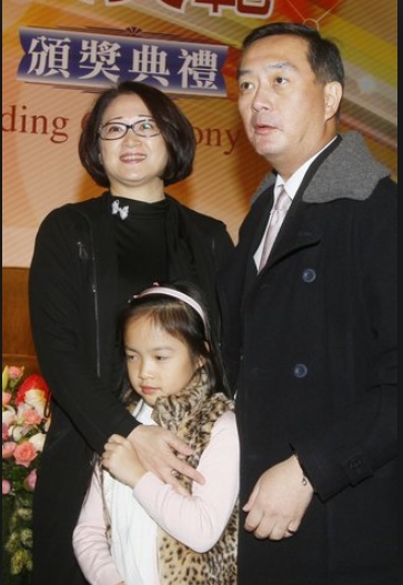 嚴凱泰遺孀「很早就接手集團」冠夫姓扛下重擔　4大老臣曝「她比嚴凱泰還厲害」不得不佩服她