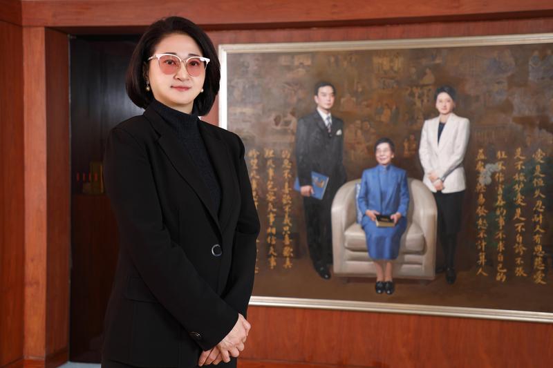 嚴凱泰遺孀「很早就接手集團」冠夫姓扛下重擔　4大老臣曝「她比嚴凱泰還厲害」不得不佩服她