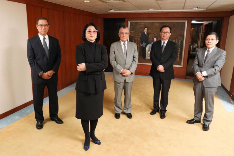 嚴凱泰遺孀「很早就接手集團」冠夫姓扛下重擔　4大老臣曝「她比嚴凱泰還厲害」不得不佩服她