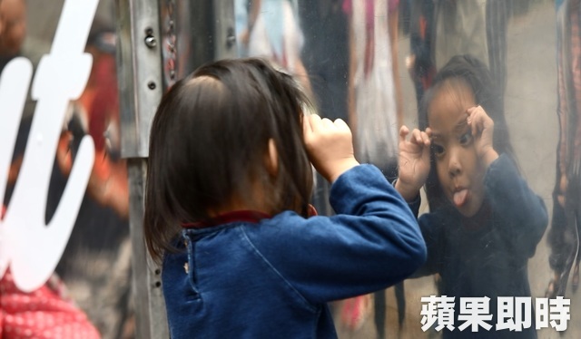 愛心剪刀手率「義剪團」前進偏鄉！ 魔髮車服務超過1500人…為居民笑容他堅持「永遠做下去」