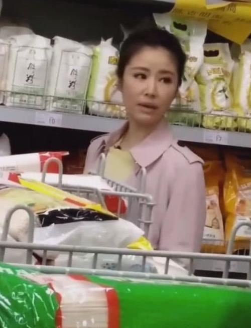 林心如逛超市被認出，網友們看到她的笑容，頓時覺得認錯了