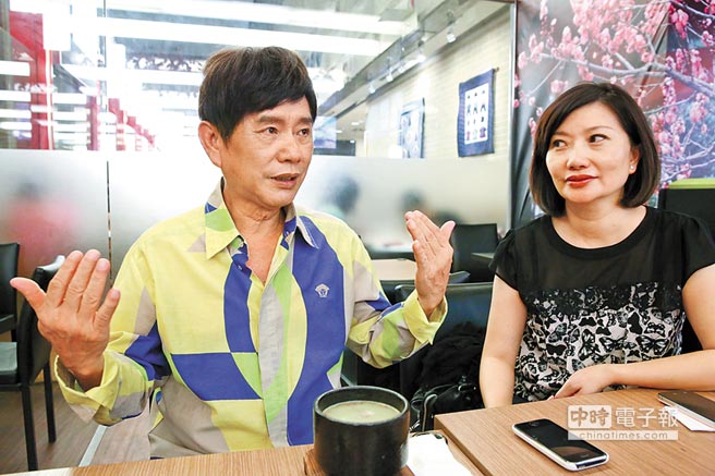 72歲黃西田昔欠5千萬「小15歲愛妻挺孕肚工作」不離棄　「結婚34年甜蜜如初」眼神都是愛意