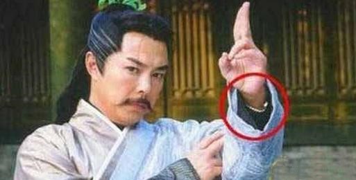 影視劇的穿幫鏡頭，看完笑出「豬」聲，請問導演你是用心的嗎？#古裝神劇，果然夠神