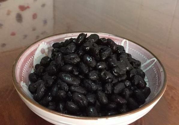 黑豆秘方！用2週便秘好了「人也瘦了」皮膚皺紋也減少了「還能防脫髮」