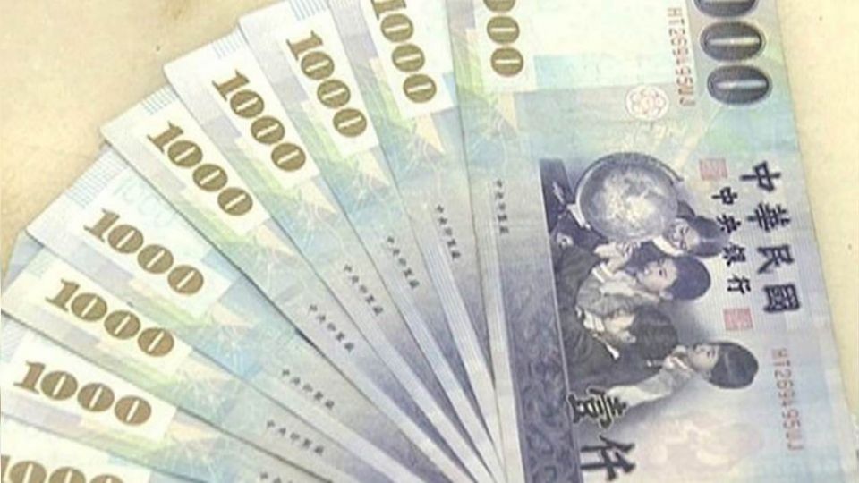 收到500元紙鈔！她一看「連號777777」高興撿到寶　行家看完「報出天價」愣問：這張怎麼會流出來
