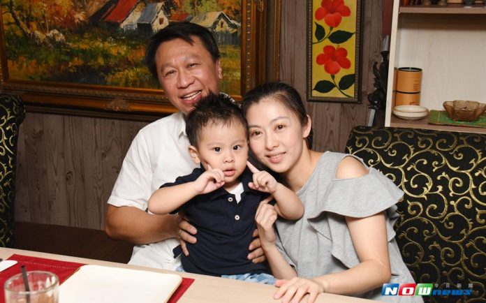 游安順老來得子！與前妻離婚20年「為女兒成為朋友」  再婚小13歲老婆幸福美滿