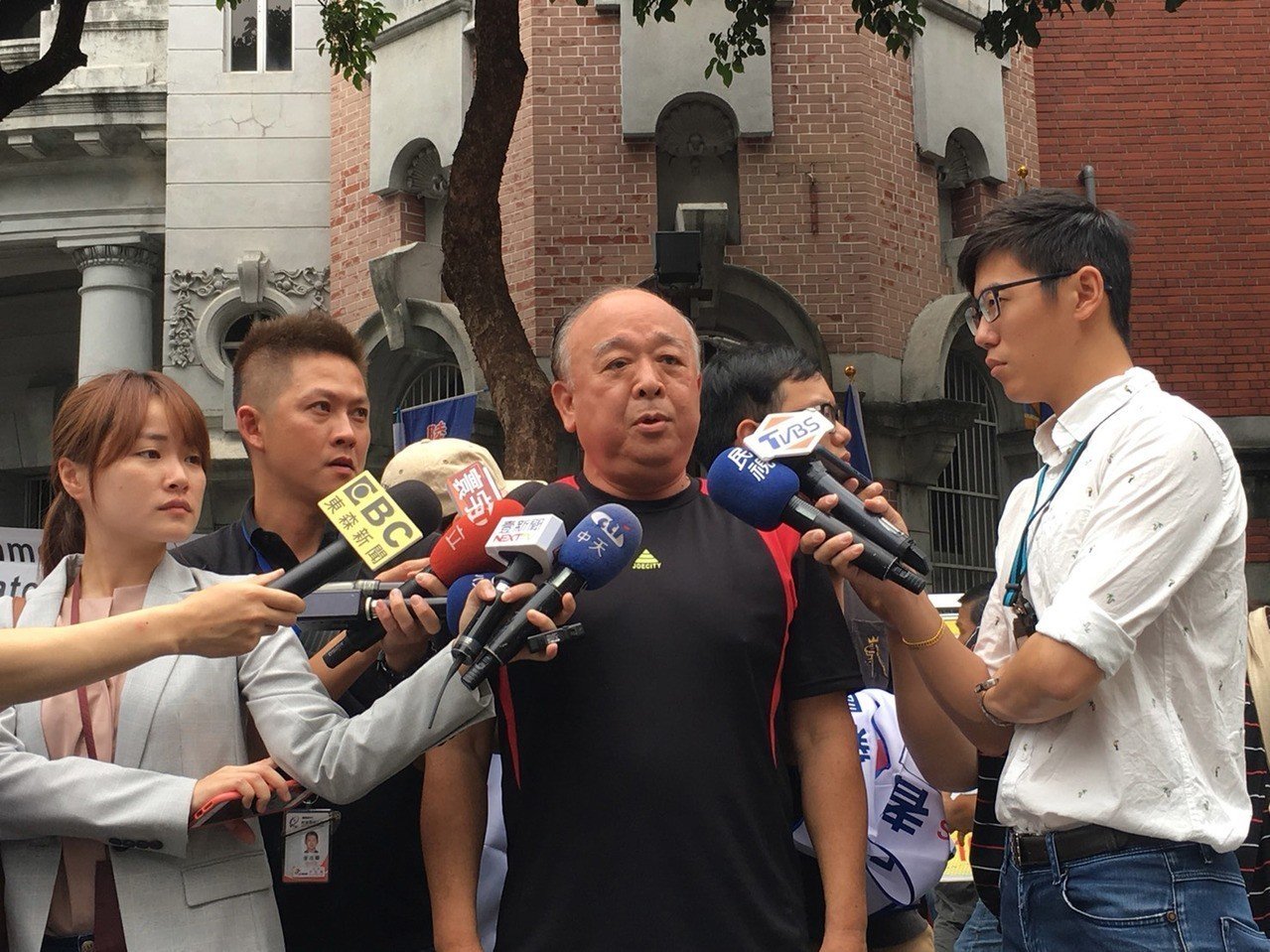 退伍軍官投奔中共！蘇貞昌氣噗噗「最看不起這種人」　行政院決定「出招懲治這些人」網友讚翻