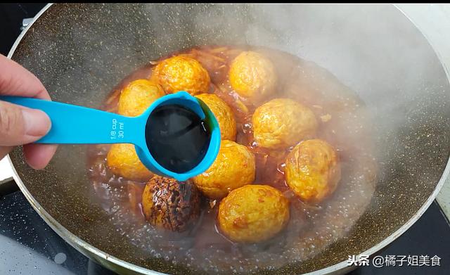 10個雞蛋往鍋裡一倒，出鍋後一家人搶著吃，超美味