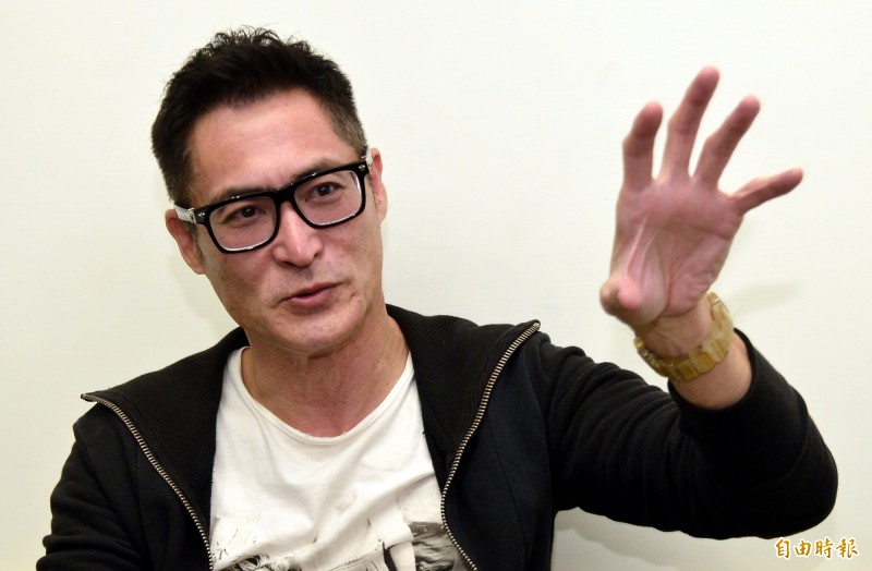 56歲黃建群從浪子變暖爸！甩不開「賈靜雯舊愛」他一笑置之  曾遇「中國女星敲門」坦言：被嚇壞