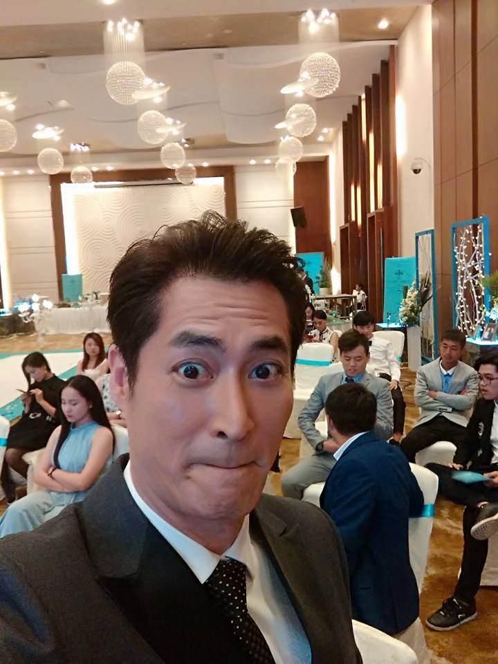 56歲黃建群從浪子變暖爸！甩不開「賈靜雯舊愛」他一笑置之  曾遇「中國女星敲門」坦言：被嚇壞