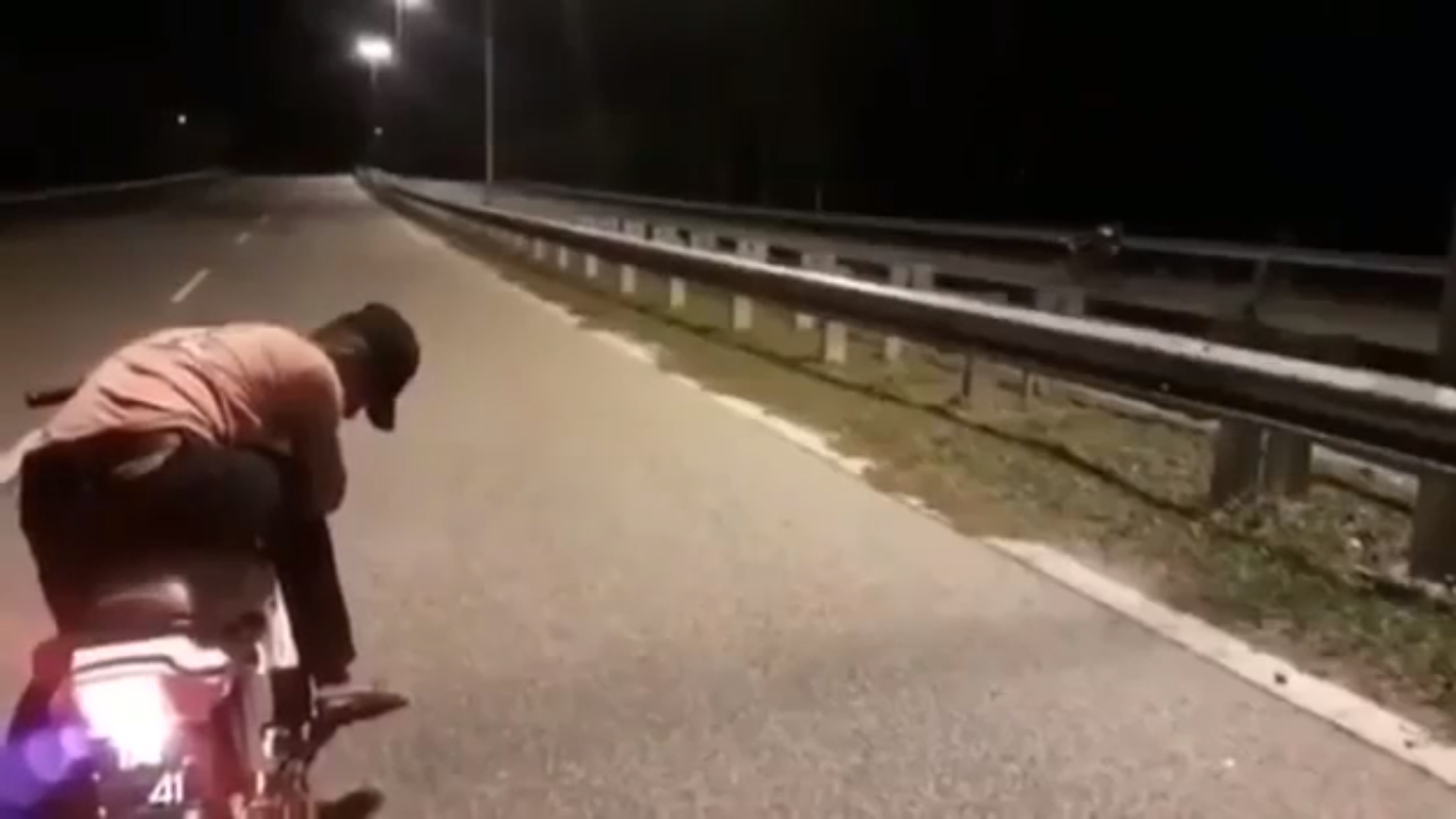 台中屁孩騎機車「深夜惹毛山神」詭異老人廟旁招手　幾秒後「魔神仔出手教訓」他們下場超GG