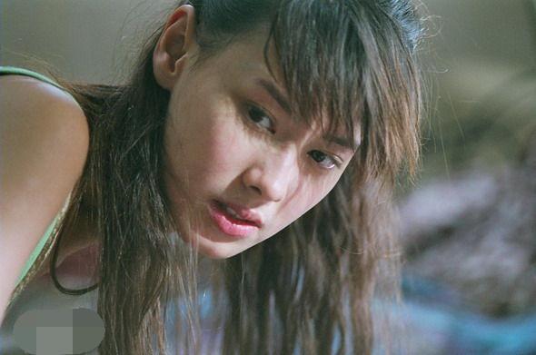 為李嘉誠誕下三孫仍被分手，離開豪門的她把自己活成公主！