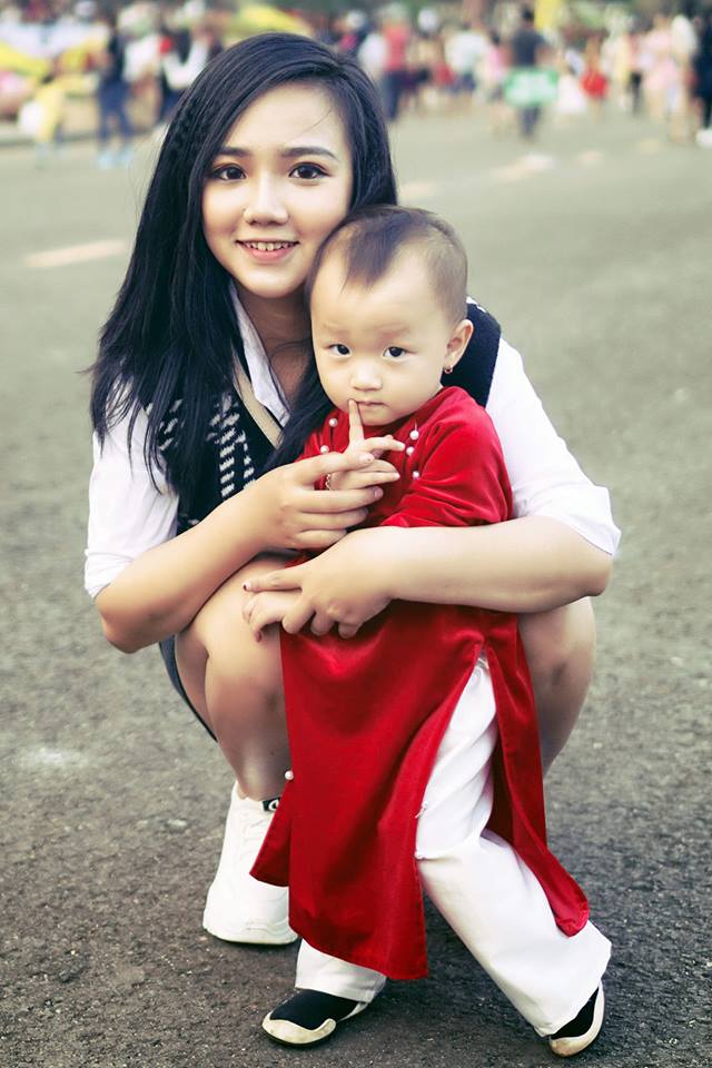 人美又孝順！越南小吃店洗碗妹「無意間抬頭甜笑」一夕爆紅　25歲現身網友心碎：我不相信...