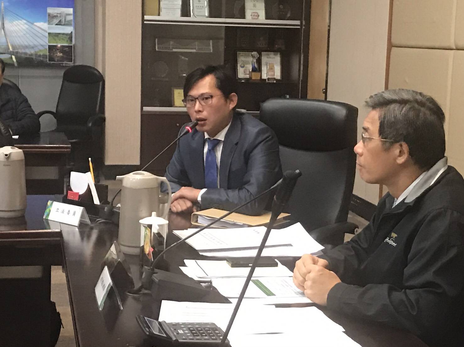 黃國昌父當保人「負債數千萬」他誓學法律正義發聲! 「超犀利質詢」官員難招架 最謝老婆無悔支持