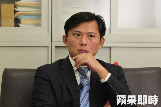 黃國昌父當保人「負債數千萬」他誓學法律正義發聲! 「超犀利質詢」官員難招架 最謝老婆無悔支持