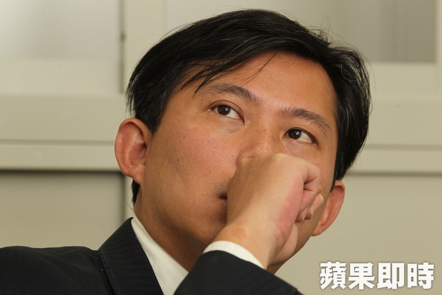 黃國昌父當保人「負債數千萬」他誓學法律正義發聲! 「超犀利質詢」官員難招架 最謝老婆無悔支持