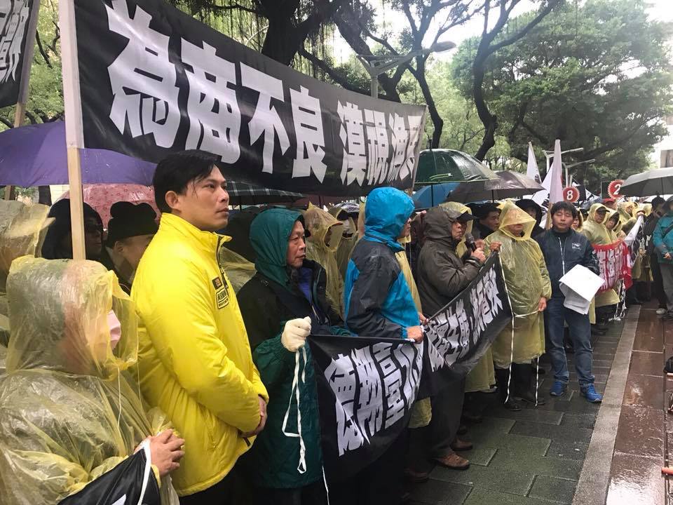 黃國昌父當保人「負債數千萬」他誓學法律正義發聲! 「超犀利質詢」官員難招架 最謝老婆無悔支持