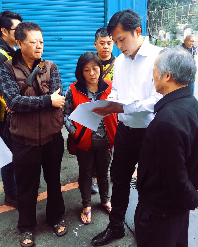 黃國昌父當保人「負債數千萬」他誓學法律正義發聲! 「超犀利質詢」官員難招架 最謝老婆無悔支持