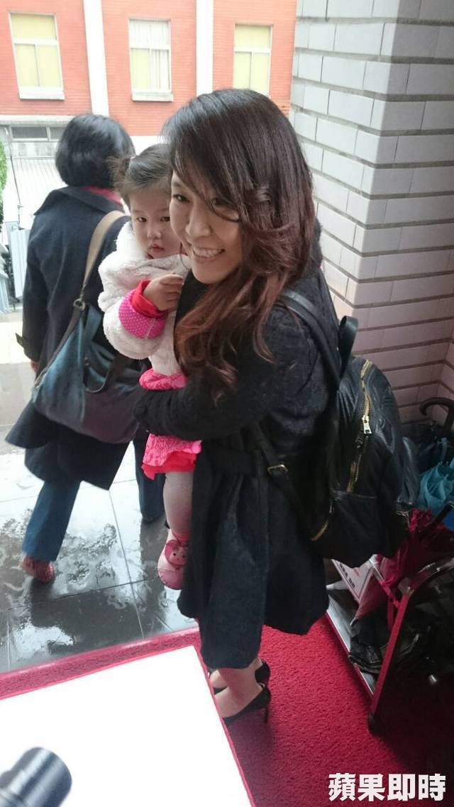 黃國昌父當保人「負債數千萬」他誓學法律正義發聲! 「超犀利質詢」官員難招架 最謝老婆無悔支持