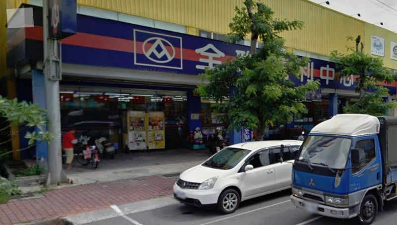 好心被雷親？全聯工讀生「特地幫結帳」竟遭奧客「整串衛生紙狂砸」  硬起來走法律給教訓：不是領薪水給你砸的