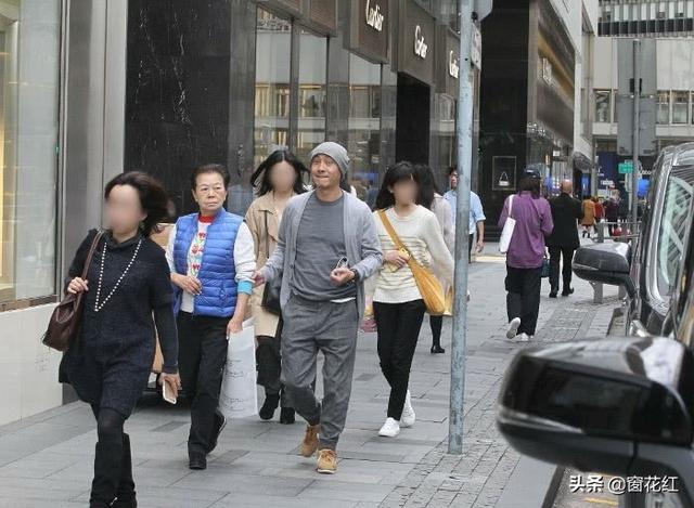 張衛健全程扶80歲母看病！  經歷「媽媽昏迷」明白孝順重要…放下工作「陪她下棋買花」寧少賺錢