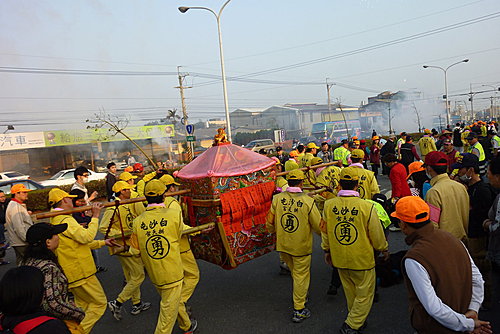 父親送醫不醒37天！女兒挺7月孕肚「跪求白沙屯媽祖救爸」　鑾轎趕路「突然奇蹟回頭」她秒淚崩