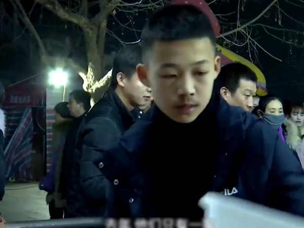 國二生「向母討3600塊」擺攤做生意！8天後「狂賺7萬多元」孝順喊：想送媽媽一台新手機