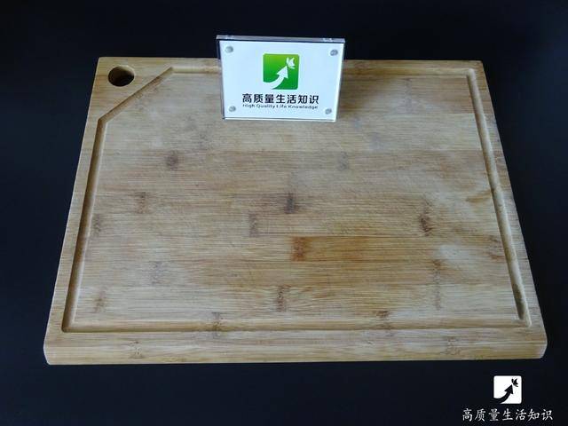 「砧板」不要再用水洗了！只會越洗越髒教你五招「清洗法」為了家人健康學起來吧
