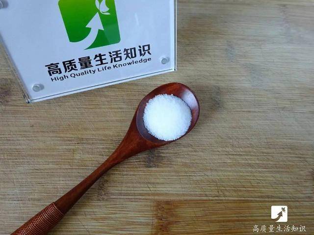 「砧板」不要再用水洗了！只會越洗越髒教你五招「清洗法」為了家人健康學起來吧