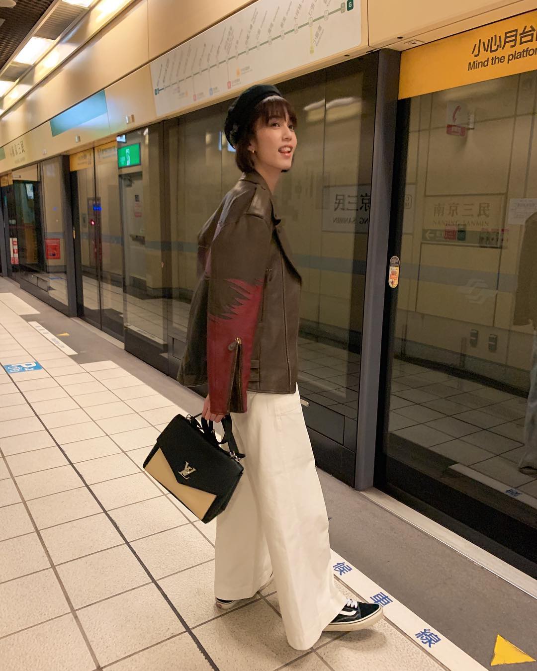 超大咖「破億票房當紅女神」現身北捷！　一路大方「零變裝沒人認出來」苦笑：每個人都在低頭