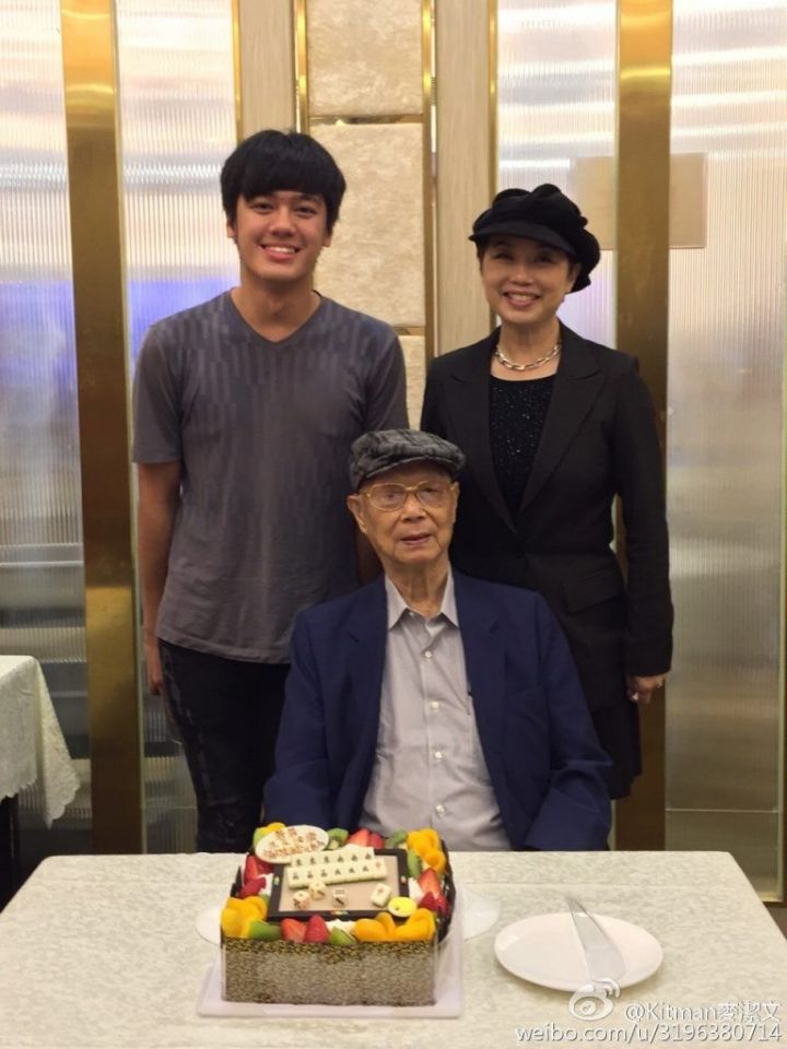 拒當星二代！港星江華「26歲帥兒曝光」！ 多家公司搶栽培…他卻「投身醫界」服務社會