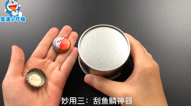 在肥皂上放一個瓶蓋！能削皮能刮魚鱗，太實用了