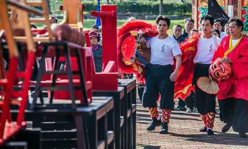 謀哩信到!陳子強「超鐵齒不信」當鬼神是空氣 白沙屯媽祖進香「三度現神蹟」感化成信徒