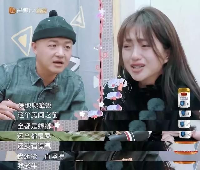 女追男10年,求婚30次屢被拒,為他住出租房每天打蟑螂!如今痛哭控訴:一切為了愛!