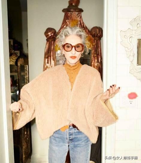 她們從不遮掩滿頭白髮！無論年紀多大，都要做「外在精緻、內在喜悅」的不老女孩