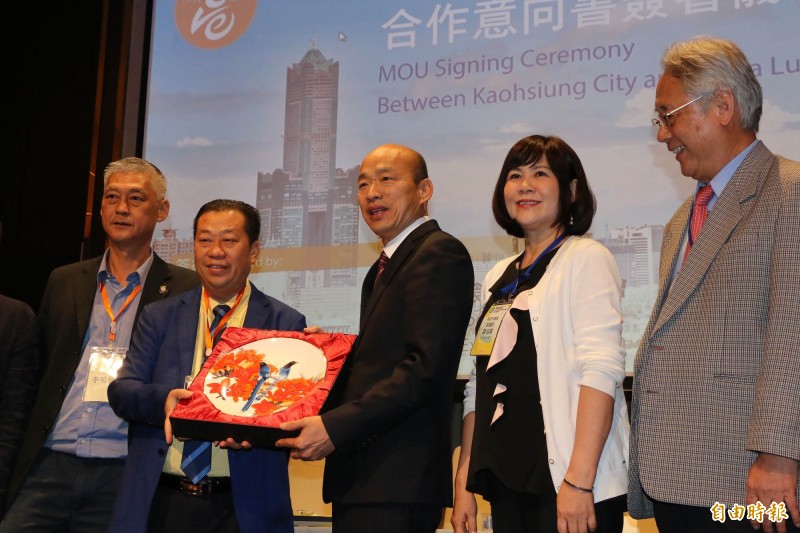 高雄真的醒了！韓國瑜說服馬來西亞「簽下1億元訂單」　新加坡也跟進「更狂合約曝光」真的賺大錢