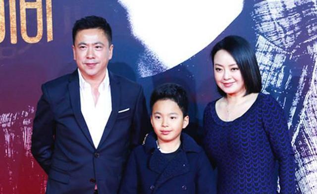 不顧家人反對「下嫁窮小子」今身價千億　為妻補辦「世紀婚禮」