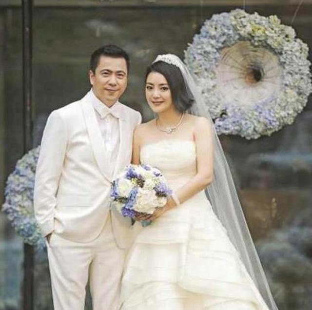 不顧家人反對「下嫁窮小子」今身價千億　為妻補辦「世紀婚禮」