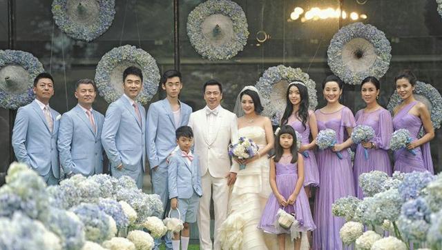 不顧家人反對「下嫁窮小子」今身價千億　為妻補辦「世紀婚禮」
