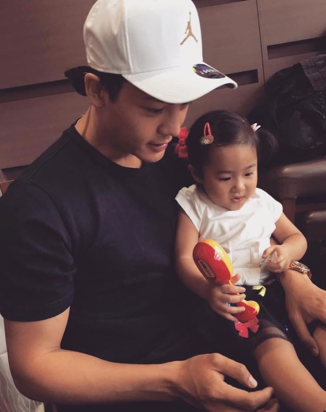 她便利商店巧遇「182cm天菜男神」不敢認！　對方發現主動問「一起拍照吧」網狂讚：我也遇過他❤