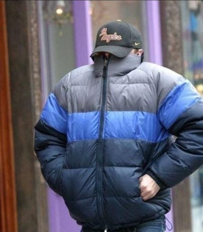 齁不要拍我啦！17個巨星發現被拍「讓狗仔笑到拍不下去」的超Q神反應　影帝「李奧納多超會遮」全網笑翻